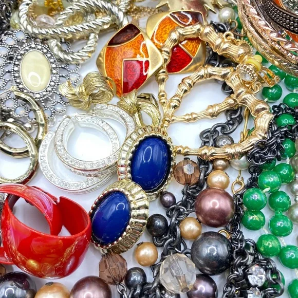 Jewelry Bundle Necklaces Earrings Bracelets Bangles Variety Lot 2.5 lbs. - Picture 7 of 11